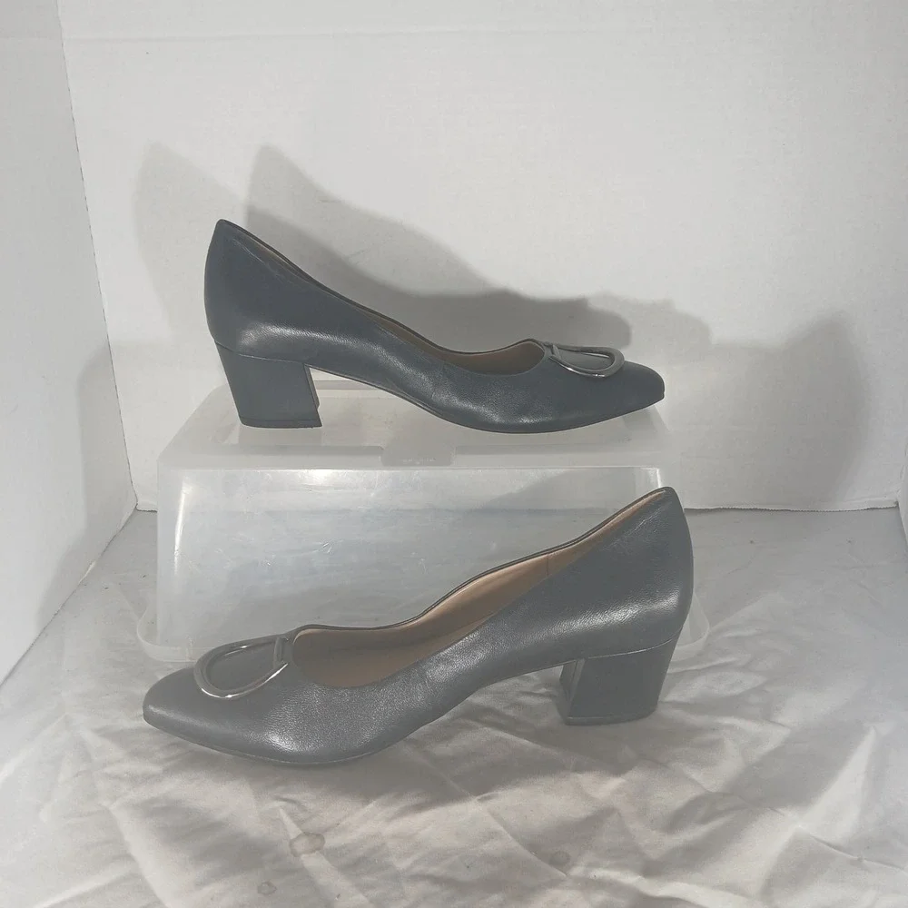 Naturalizer caprice pumps